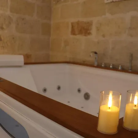 La Suite In Centro Con Vasca Idromassaggio - Relax & Spa Apartment