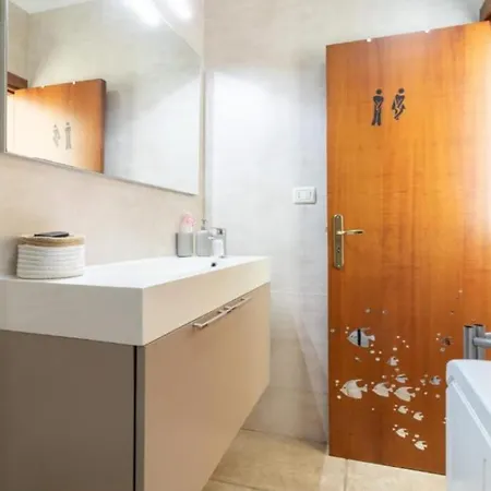 Apartment La Suite In Centro Con Vasca Idromassaggio - Relax & Spa